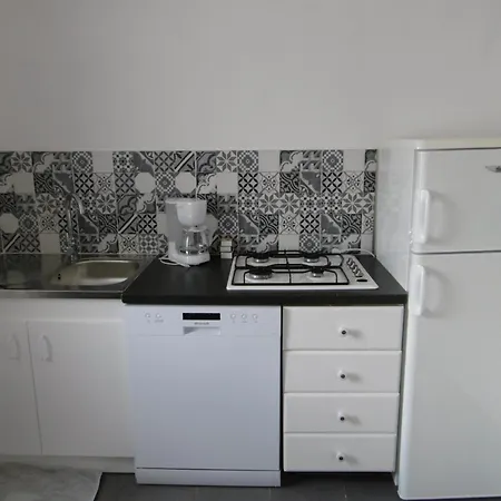 Holiday home Maison Proche Centre, 4 Pers, Terrasse - Fr-1-823-105 *